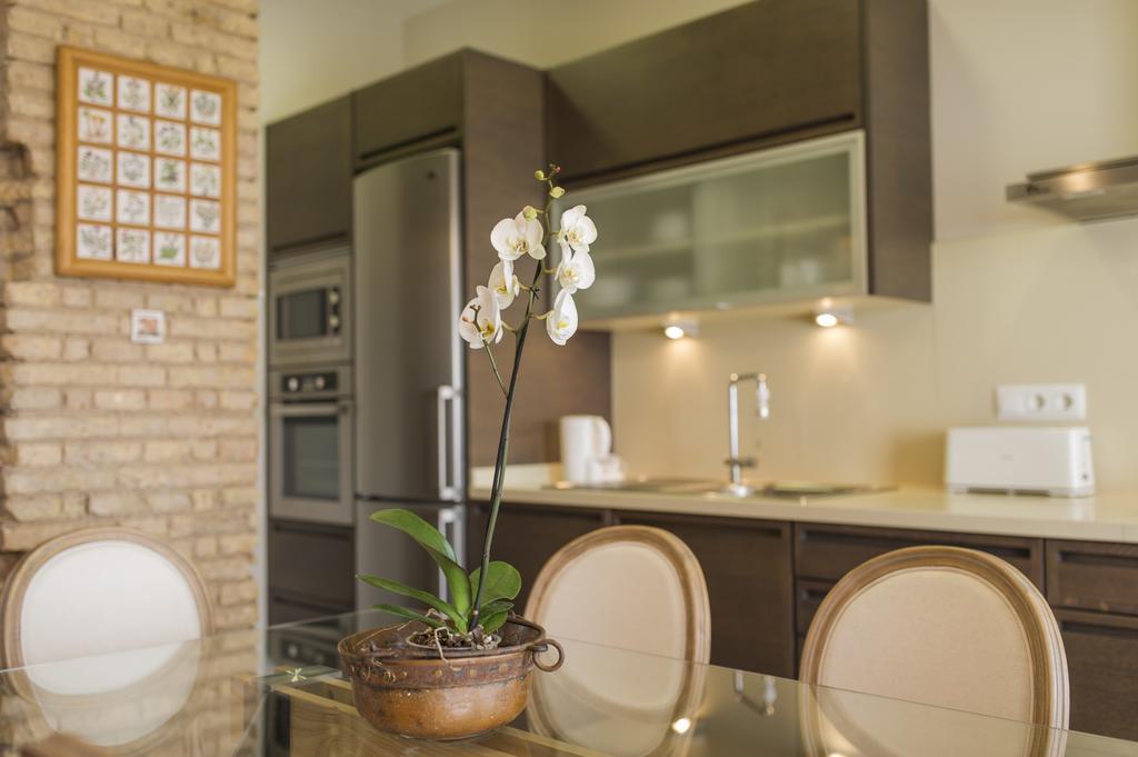Sueca Apartment With Terrace Ruzafa Mid-Term Valencia Exterior foto